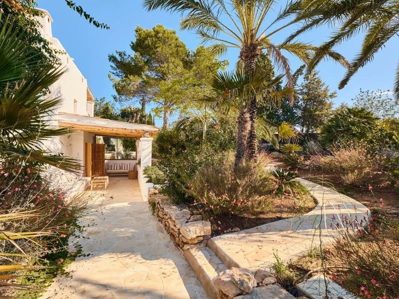 Villa Earth – image 1