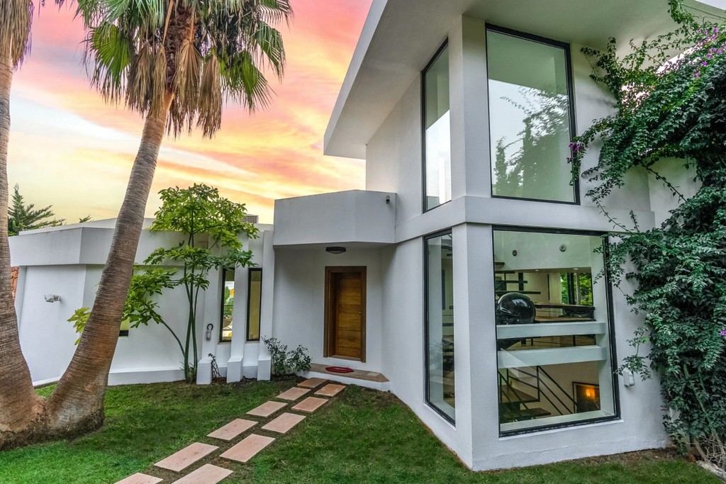 Furnet Mansion – image 6