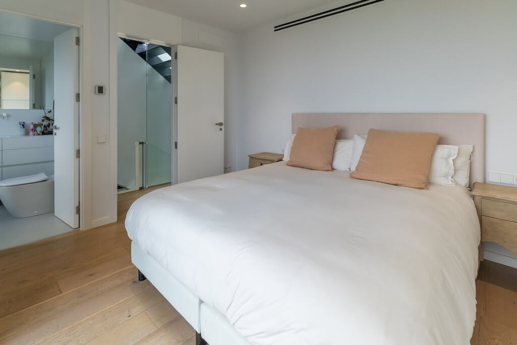 Jesus Townhouse – image 7